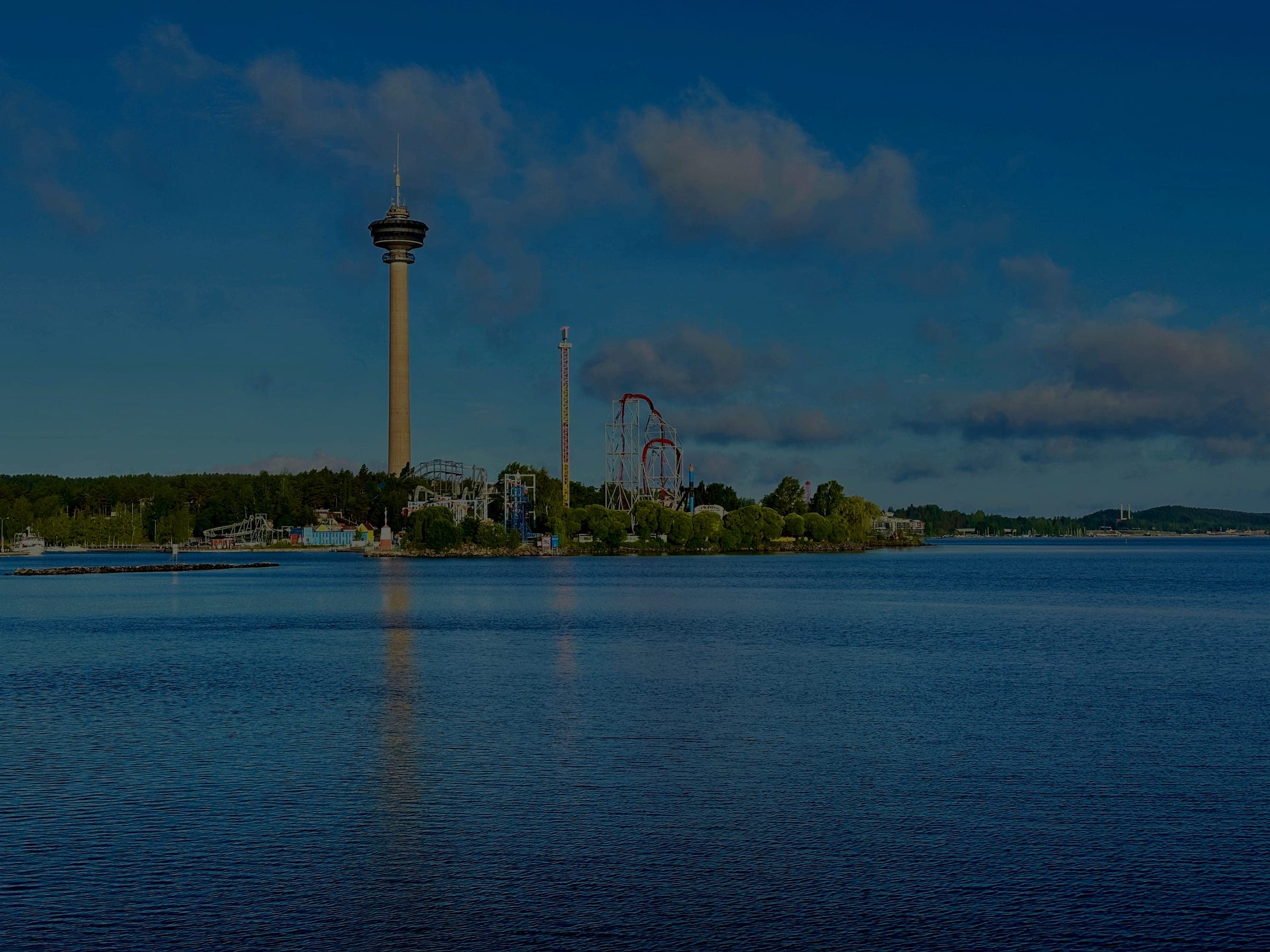 Näsinneula tower and Särkänniemi across Lake Näsijärvi